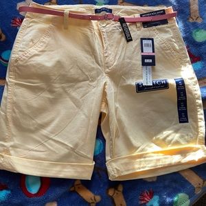 Bandolino Chino Roll Short Size 10